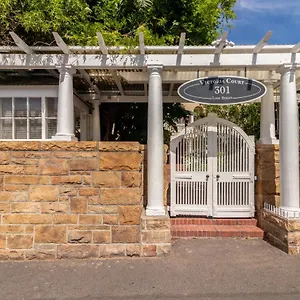 Apartment Historical Victoria Court, Cape Town